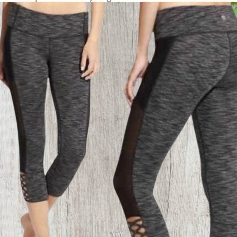 Athleta Mind Over Mat Criss Cross Cropped Capri Black Leggings Yoga Size Small